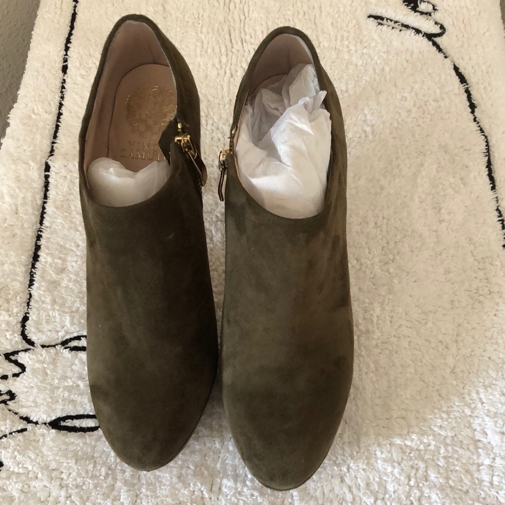 Vince camuto olive suede shoes